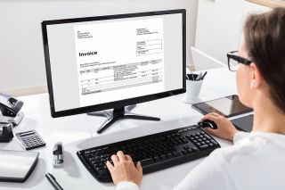 Foto: Bildschirm mit Rechnung